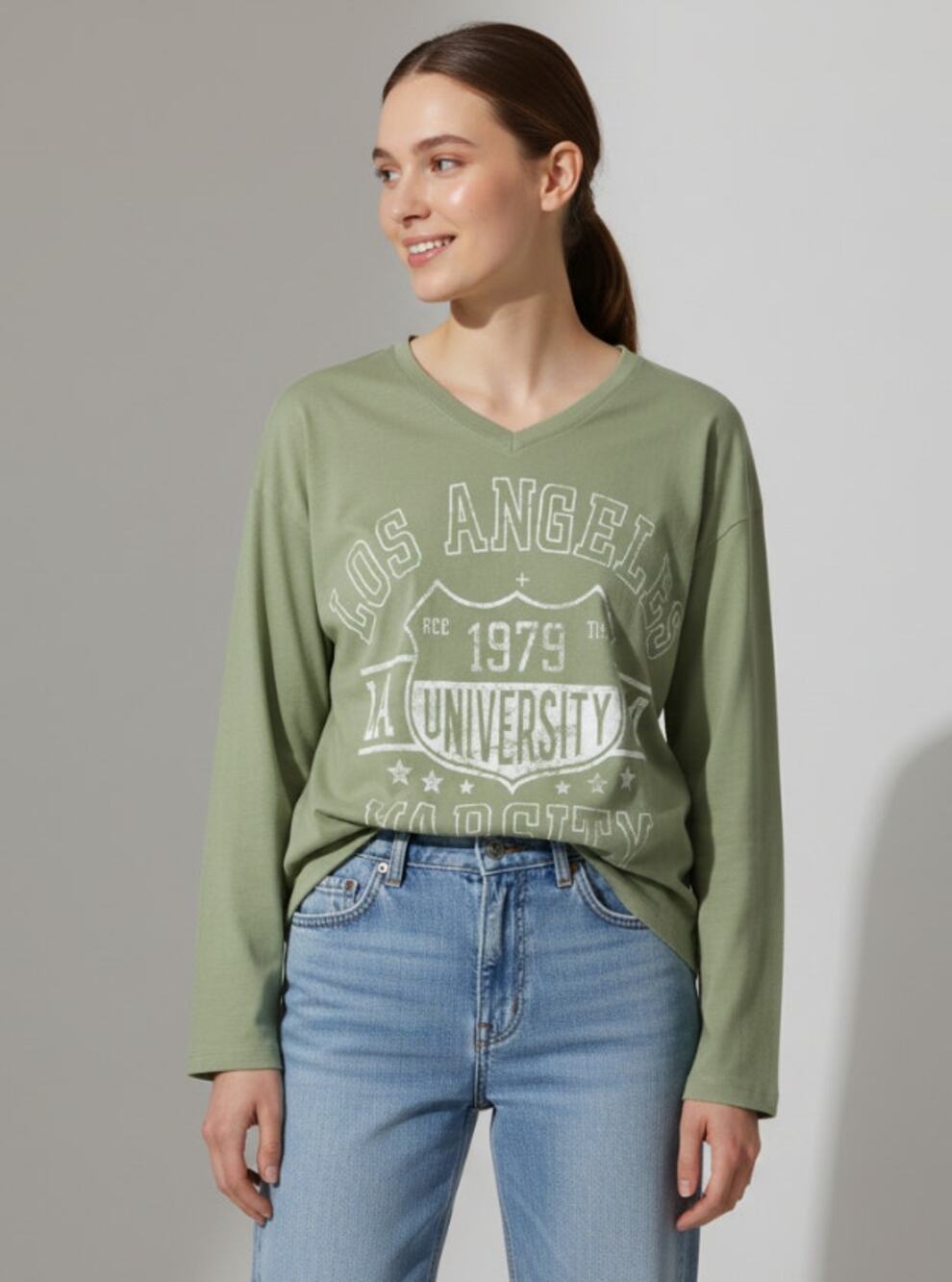 URBAN OUTFITTERS Med Varsity Vintage Sporty Graphic V-Neck Long Sleeve Tee Green